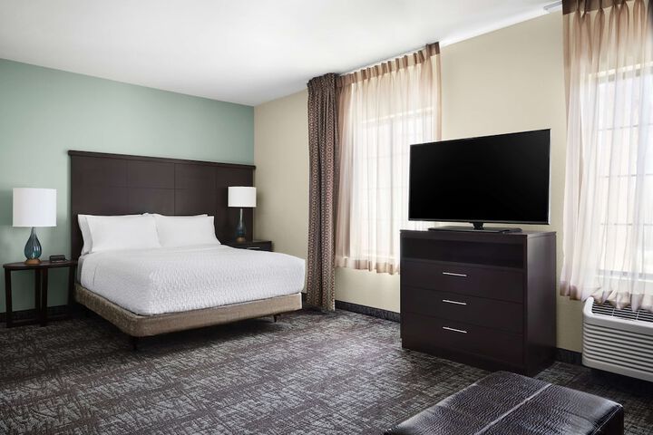 Room 13 of 33