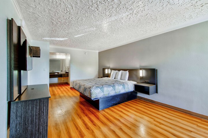 Room 18 of 31