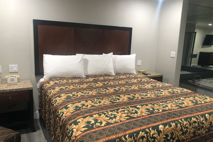 Room 22 of 34