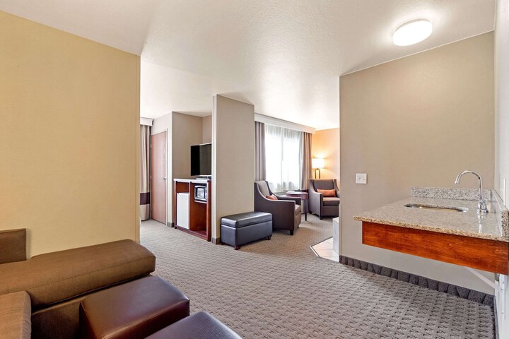 Room 15 of 48