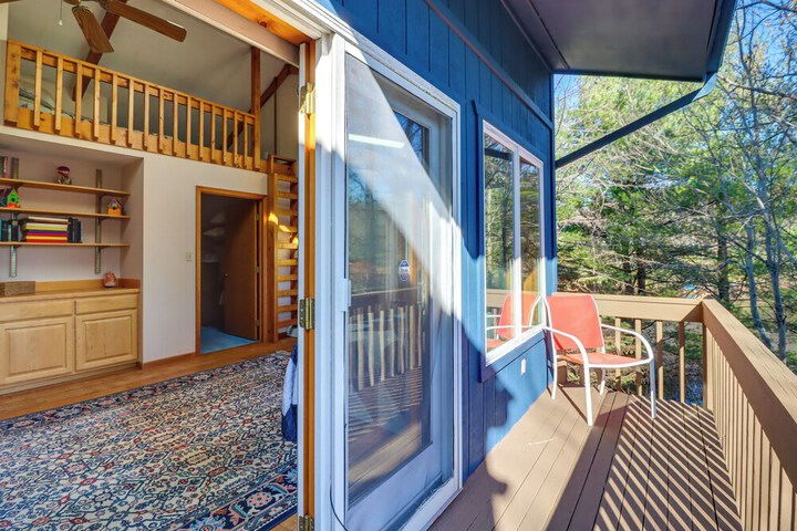 Near Skiing: Lakefront Gem w / Kayaks in Long Pond