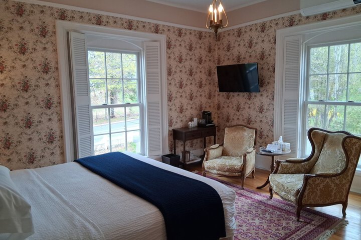 Homeport Inn and Tavern