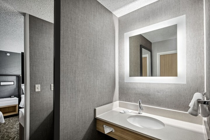 Room 15 of 33