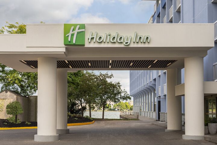 Hotel 5 of 135