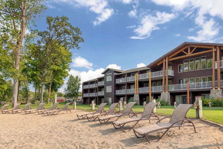 Best Western Premier The Lodge on Lake Detroit