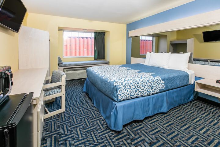 Days Inn & Suites by Wyndham Pryor