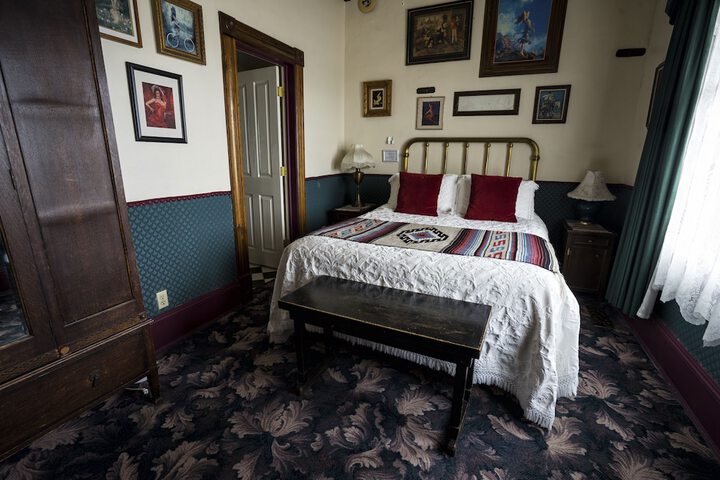 Room 27 of 37