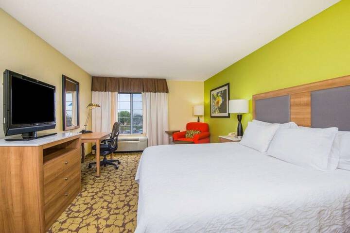 Room 6 of 33