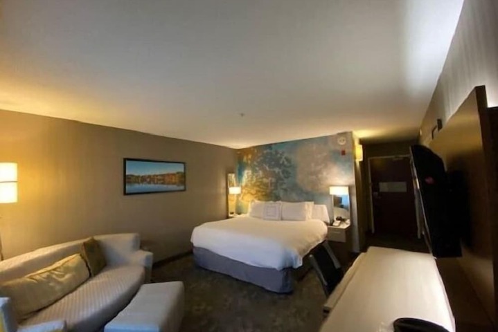 Room 13 of 25