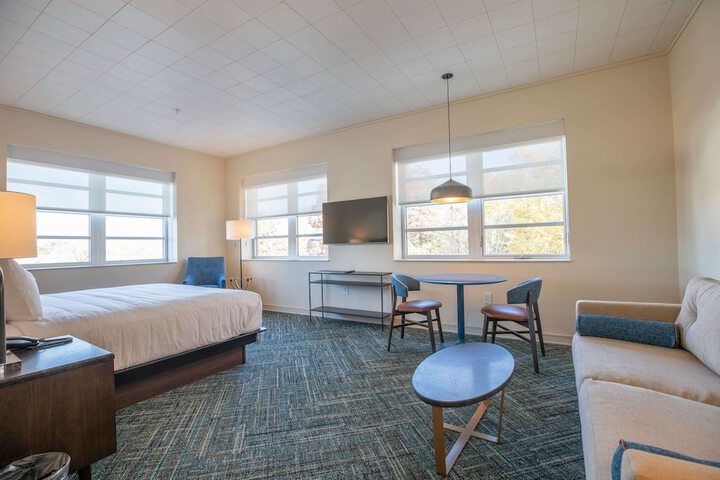 Room 33 of 41