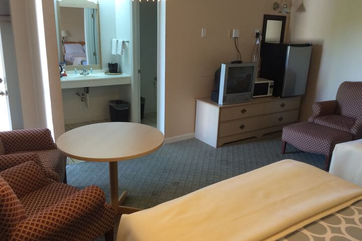 Room 13 of 40