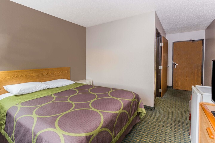 Room 9 of 15