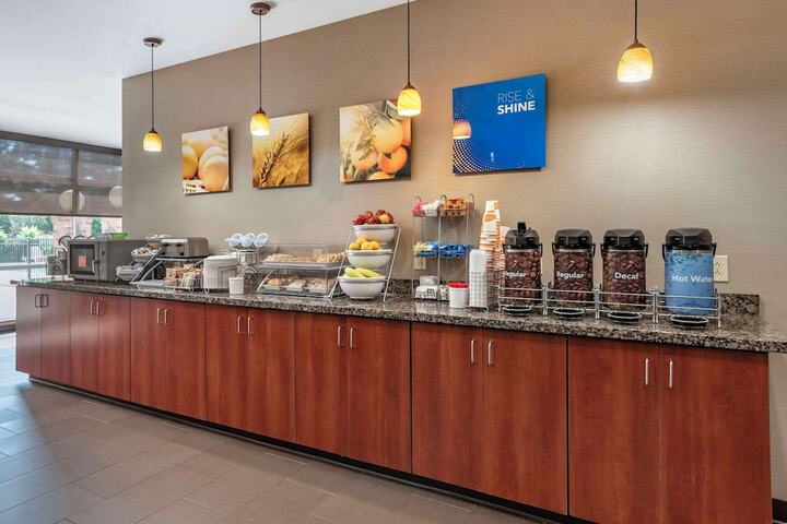 Comfort Suites Flowood - Jackson Airport (must meet transportation requirement)