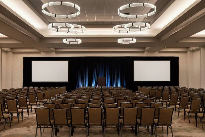 Sheraton Grand Sacramento Hotel