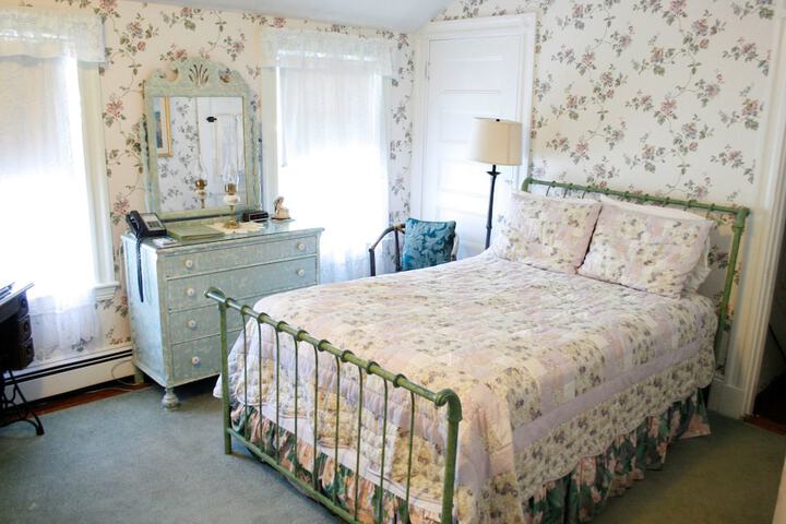 Room 27 of 48