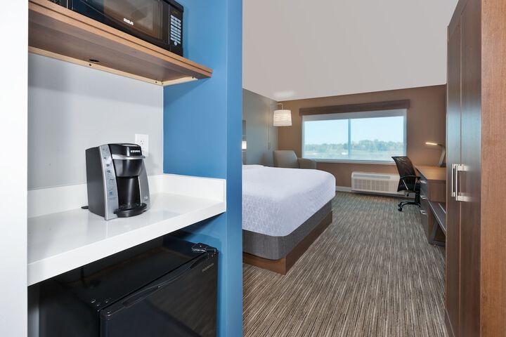 Room 13 of 28