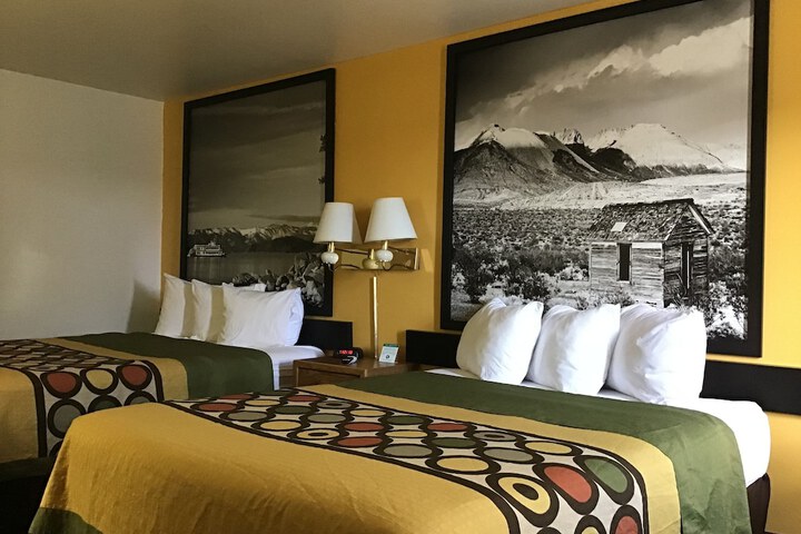 Room 12 of 16