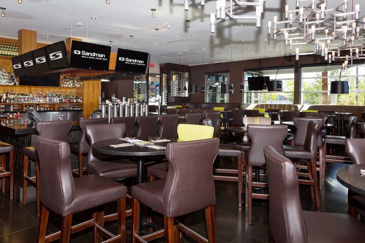 Lounge 68 of 78