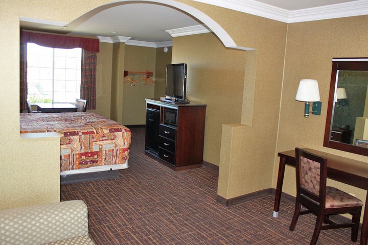 Room 10 of 37