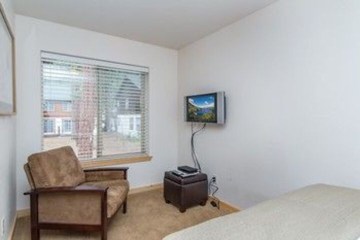 Spacious and Bright near Kings Beach by RedAwning