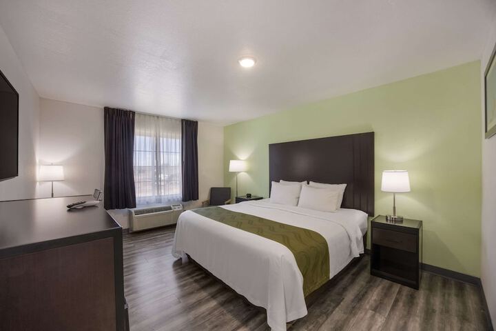 Room 32 of 38