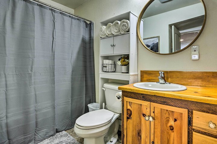 Private La Pine Cabin Rental: 30 Mi to Bend!