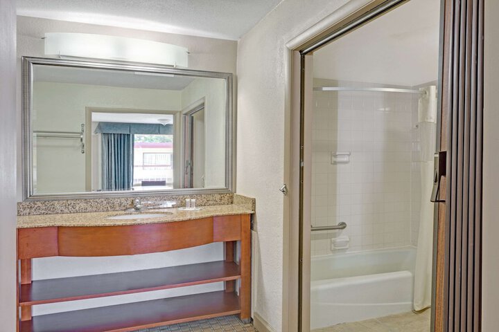Room 20 of 35