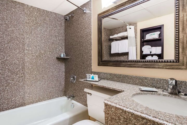 Room 6 of 19