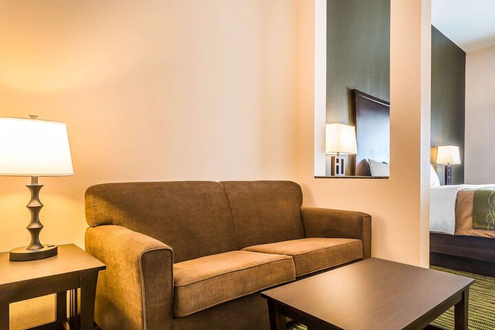 Comfort Inn & Suites Moore - Oklahoma City