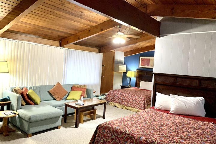 Crossroads Motel