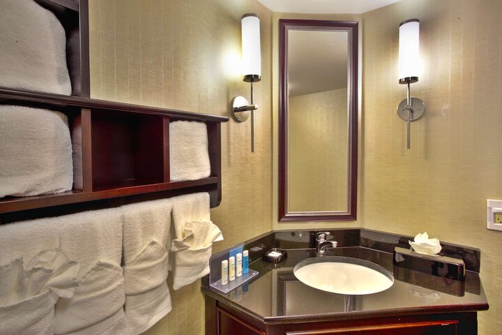 Room 11 of 27