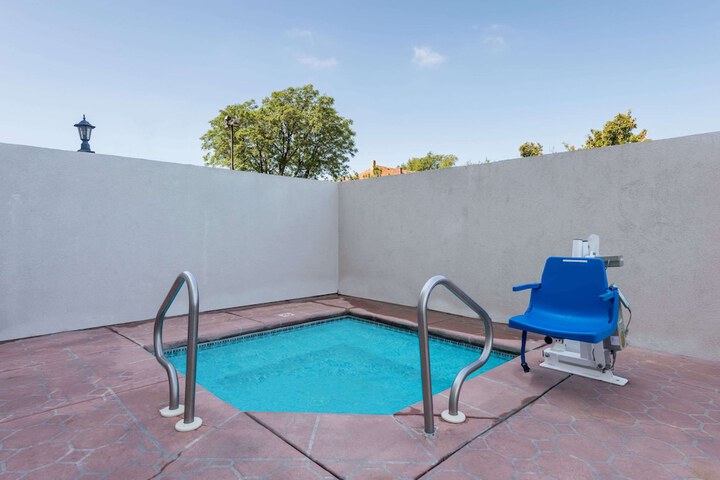Pool 4 of 50