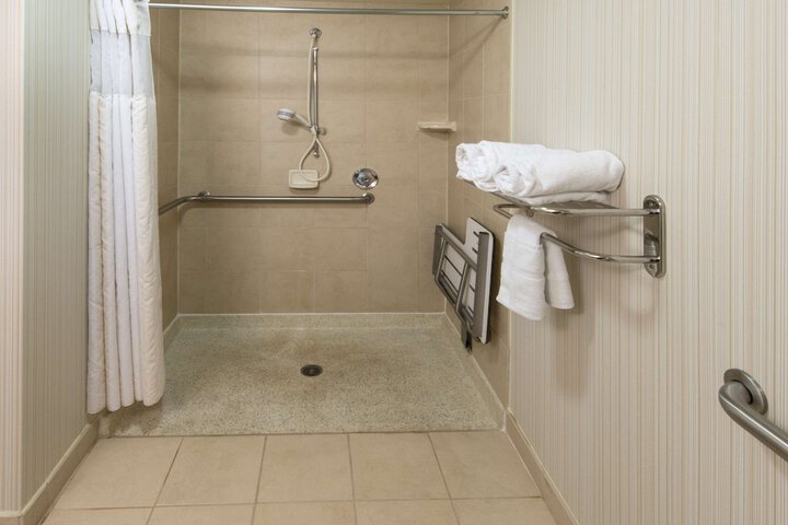 Room 15 of 33