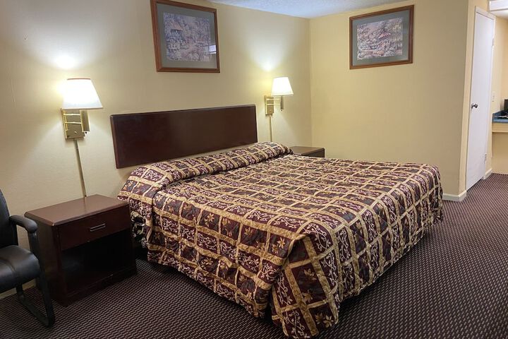 Room 11 of 19