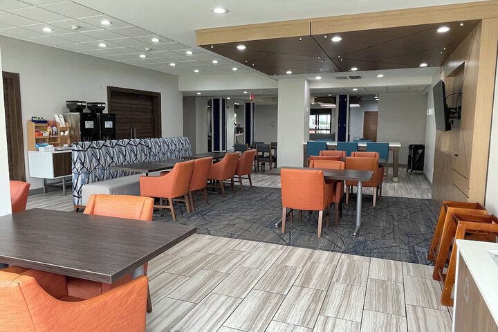 Holiday Inn Express Hotels and Suites Dayton North Tipp City by IHG
