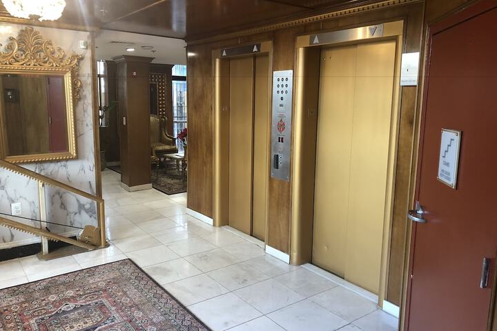 Ballroom/Hall 31 of 31