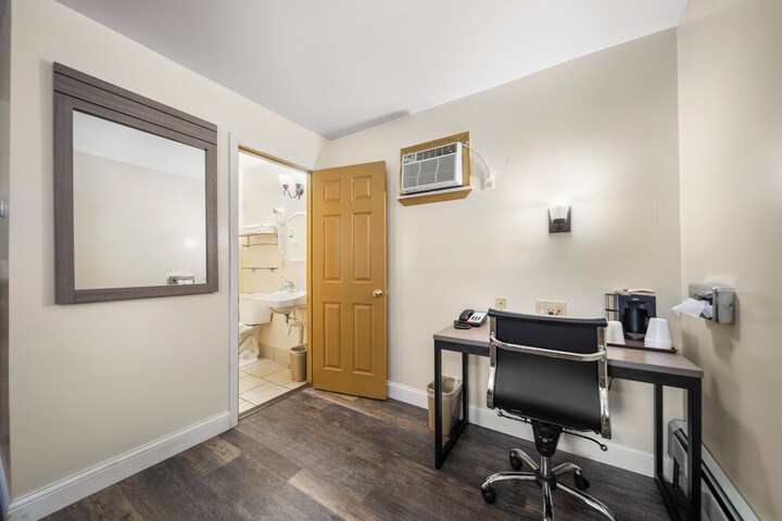 Room 21 of 66