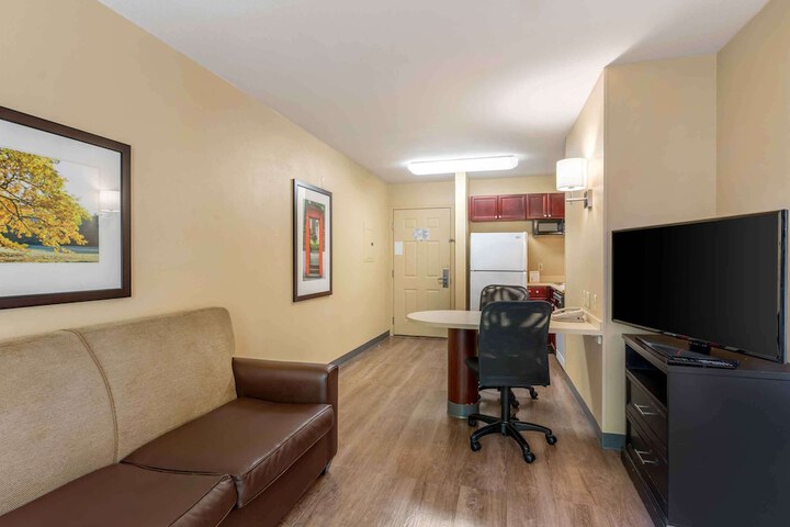 Room 25 of 32