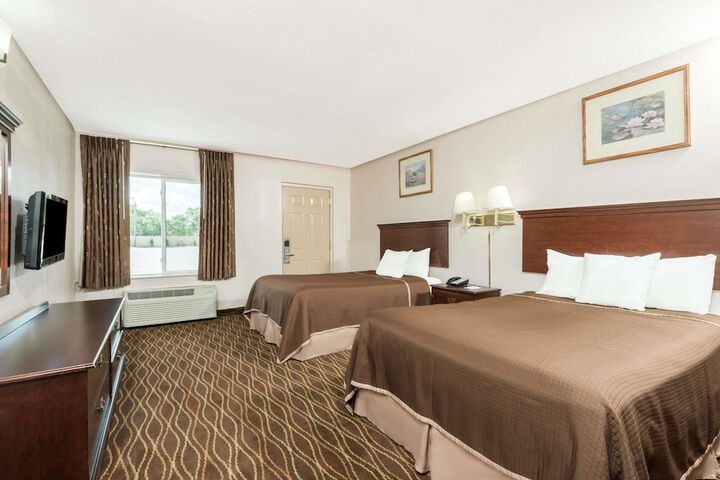 Room 10 of 16