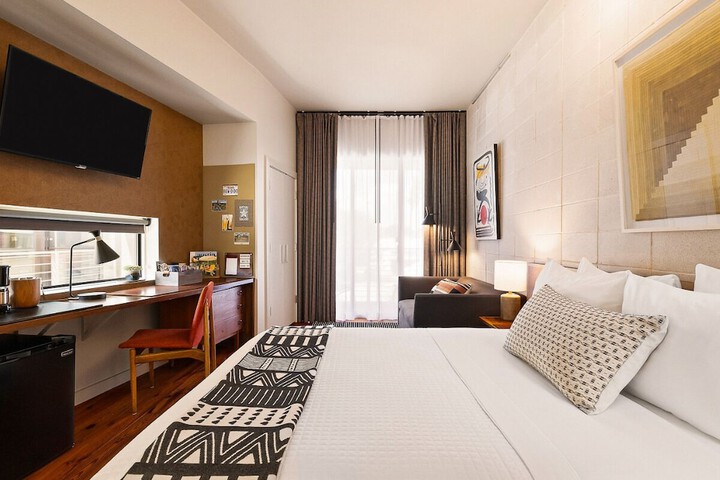 Room 32 of 77