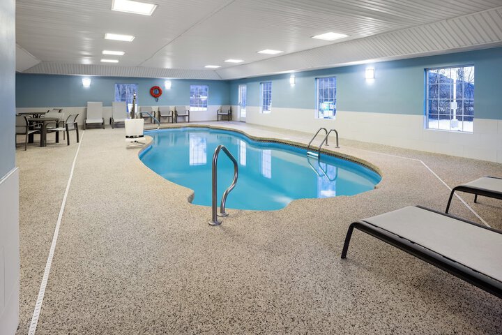 Pool 11 of 65