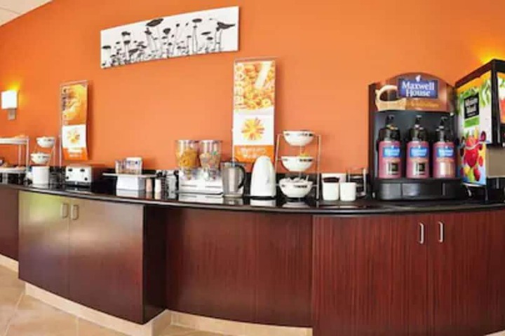 Breakfast/Coffee Service 34 of 39