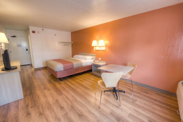Room 26 of 39