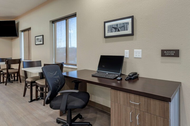 Business Center 28 of 28