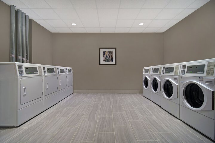 Staybridge Suites Sterling Heights - Detroit by IHG