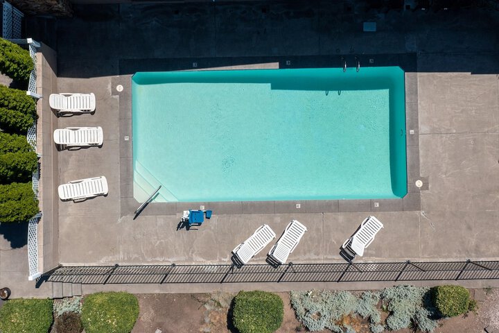 Pool 9 of 27