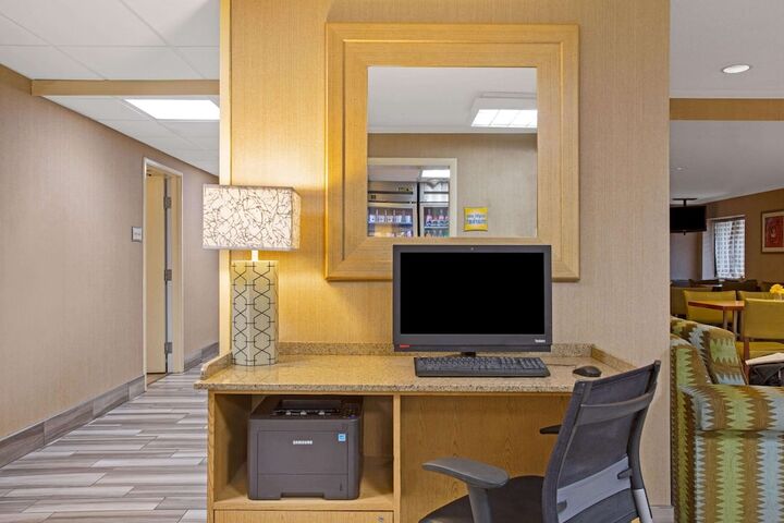 Business Center 30 of 30