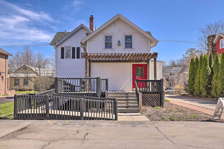 Charming & Walkable Fairport Village Apartment!