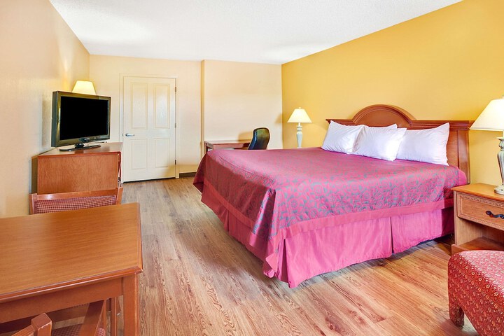 Room 7 of 15