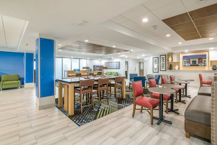 Holiday Inn Express & Suites Longview North by IHG
